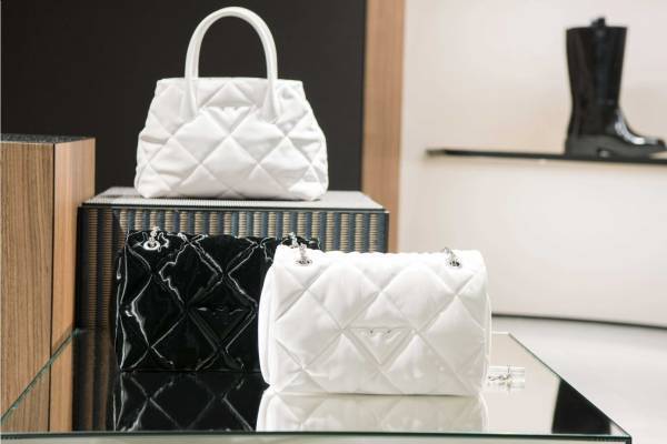 「エンポリオ アルマーニ」京都・四条通りに新店舗オープン、限定バッグ＆ウェア販売も