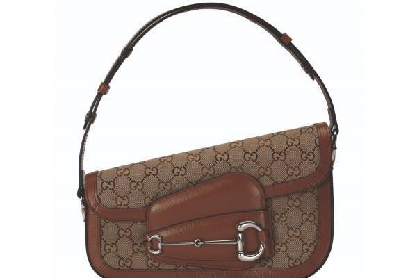 グッチ×ビリー・アイリッシュのバッグ「グッチ ホースビット 1955」左右非対称フォルムのショルダー