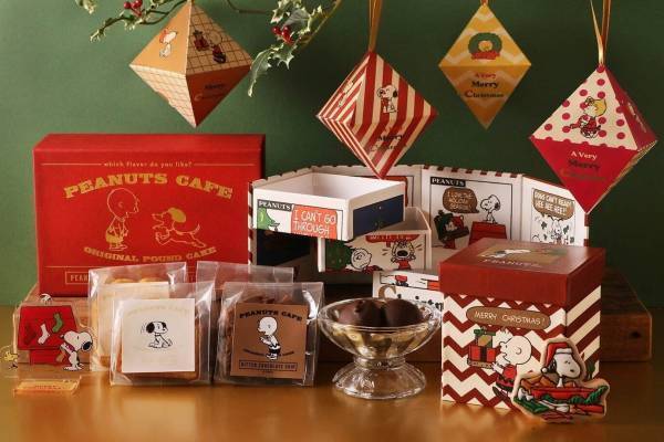 ピーナッツ カフェのクリスマス限定グッズ、スヌーピーのオーナメント仕様の焼き菓子＆パウンドケーキも