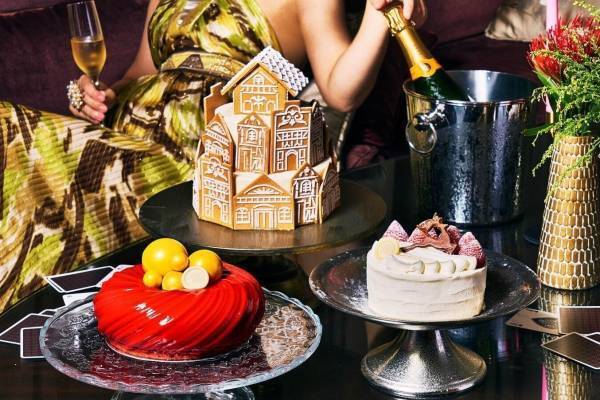 セント レジス ホテル 大阪の23年クリスマス、ジンジャーブレッドハウス型ケーキ＆焼き菓子など