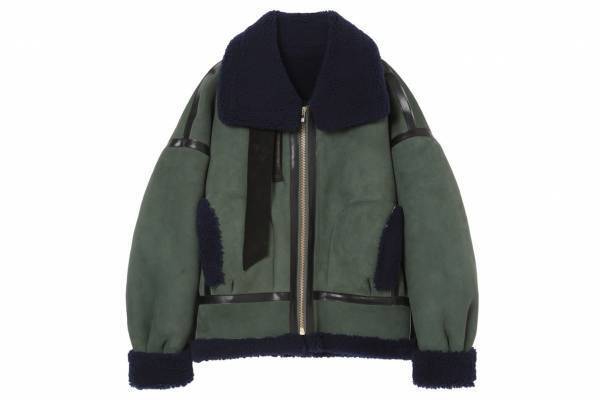 マメ クロゴウチ、バイカラーのムートンジャケット＆ボタニカル柄刺繍のフライトジャケットなど