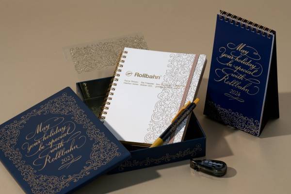 「ロルバーン」のクリスマス限定缶、“アンティーク調”ノートやカレンダーなど文房具5点セット