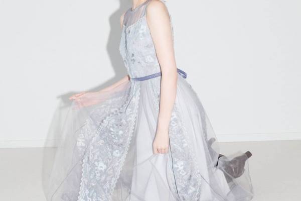 スナイデル23年クリスマス新作“雪の魔法”で煌めく刺繍ドレス＆エレガントな肌魅せニットなど