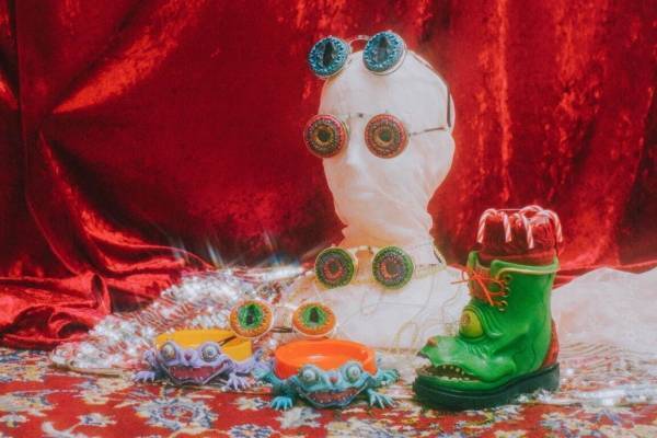 クリスマステーマの作品約150点の展示販売が渋谷で、ヒゲダンやVaundyなど特殊メイクアーティスト