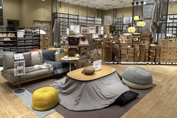 「無印良品 ヨシヅヤ可児」岐阜県最大規模の新店舗、店内に「カニミライブ図書館」を併設