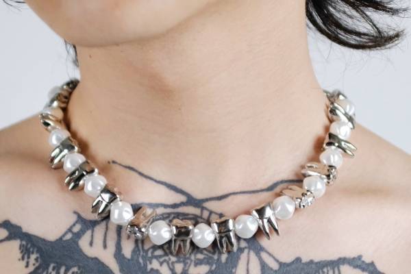 ジョン ローレンス サリバン×ヨシコ クリエーション“十字架や骨”モチーフのネックレス＆リングなど