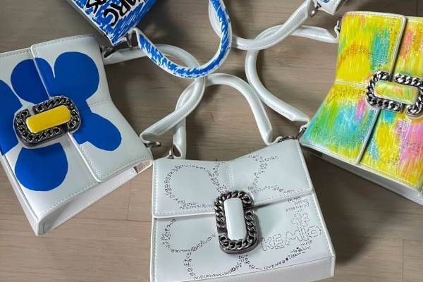 マーク ジェイコブス×kemio“1点物”バッグ、デイジーの花の直筆イラスト入り