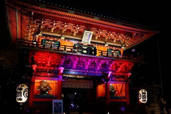 神田明神の紅葉ライトアップイベント、敷地内の大イチョウやケヤキが色鮮やかに染まる