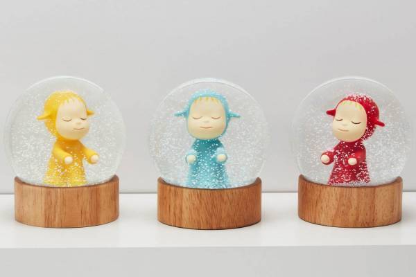 奈良美智「Little Wanderer」のスノードームがMoMAデザインストアで限定発売
