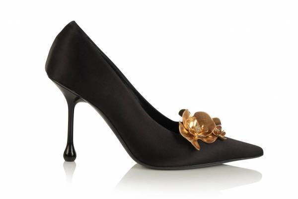 「ジミー チュウ 銀座コンセプトストア」日本最大の新店、“蘭の花”モチーフの限定シューズ＆バッグも