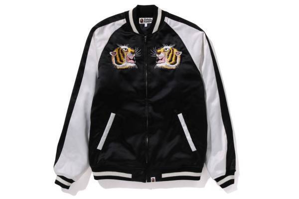 ア ベイシング エイプの日本限定スーベニアジャケット、エイプ ヘッド×富士山の刺繍や東京ロゴ