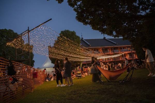 横浜みなとみらい冬のお散歩「ベイ ウォーク マーケット」クリスマスの植物マーケットやドッグマルシェ