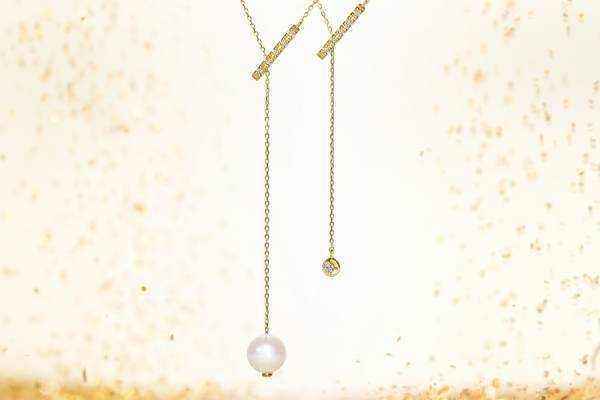 スタージュエリー23年クリスマスジュエリー、パール輝くラリエットネックレス＆“お守り”ダイヤモンド