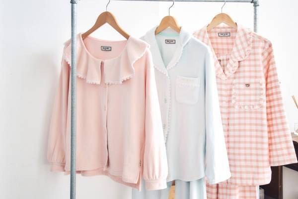 ポール＆ジョー2023年冬新作ルームウェア、“フリル×パステルカラー”のもこもこセットアップ