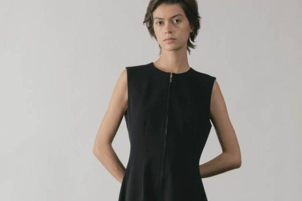 チノ「ブラックフォーマル」ウェア新作、フレアイブニングドレス＆アシンメトリーのブラウス