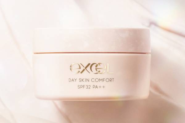 エクセル24年春ベースメイク、“スキンケア級”潤いで1日中つるん肌へと整えるUVクリーム