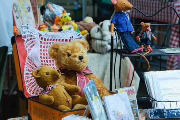 「神代団地蚤の市 クリスマスマーケット」東京・調布で、アンティークや雑貨など多数のクリスマスアイテム