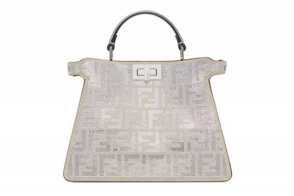 フェンディ23年冬の新作バッグ、クリスタル×シルバーの「ピーカブー」「バケット」など