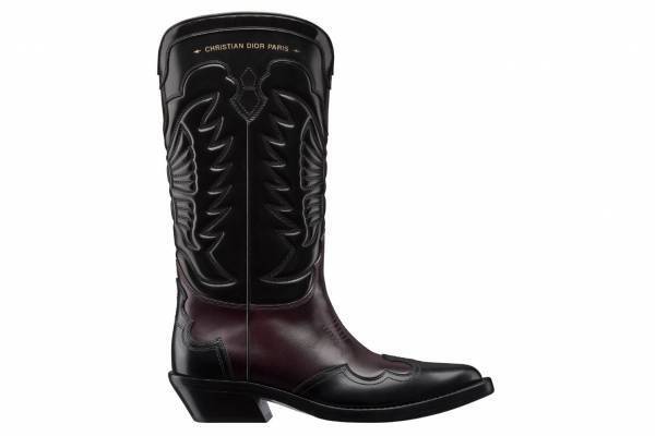 ディオールの新作ウィメンズブーツ「ディオール ウェスト」“バタフライ”モチーフのエンボス加工