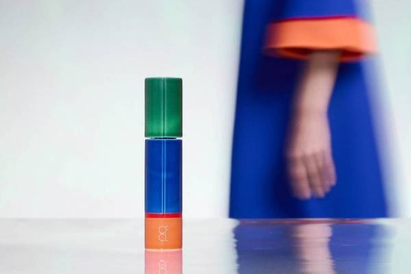 CFCLのクリスマスギフト、限定マルチカラーの香水瓶＆壺型ニットスカート・ドレスなど