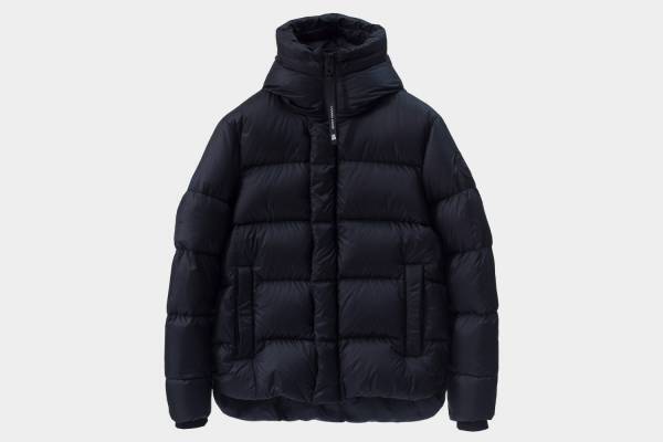 カナダグースのRHC ロンハーマン限定ダウンジャケット、オールブラックの軽量素材＆シリアル番号入り