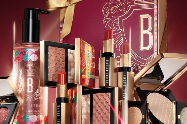ボビイ ブラウン“ドラゴン”着想の24年春コスメ、リッチ質感のアイシャドウや限定フェイスパレットなど