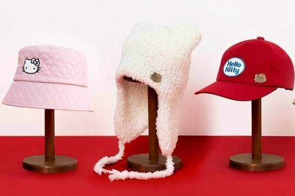 ハローキティ×カシラ、90年代風「ピンクキルト」バケットハットや“もこもこ”猫耳ニットキャップなど