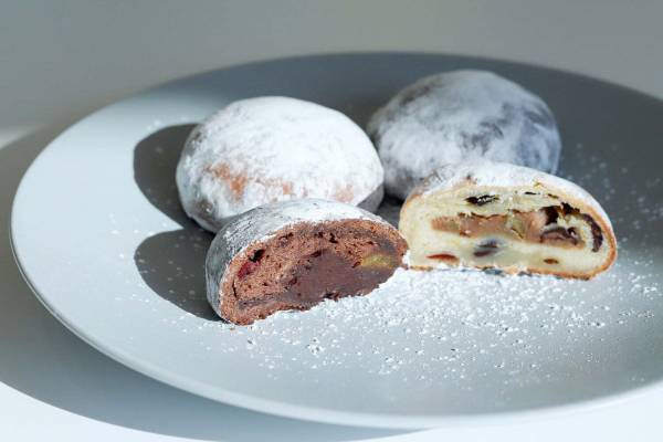 ゴディバのベーカリー「ゴディパン」クリスマス限定“チョコ”シュトーレン、濃厚トリュフや甘栗入り