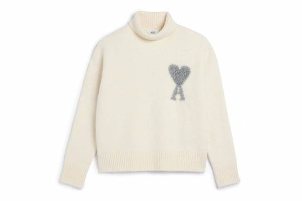 アミのクリスマス“ハート”ロゴのセーターやマフラー、シルバーのダウンジャケットも