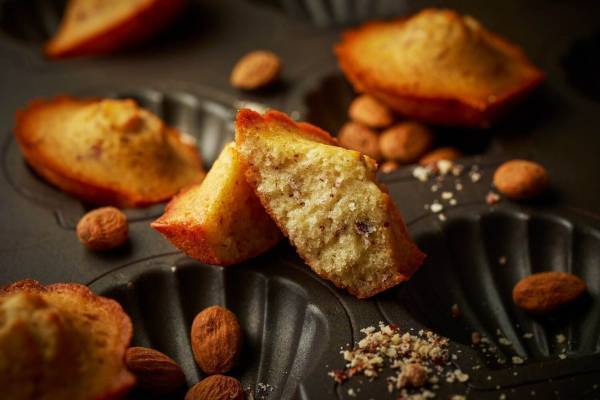 焼きたてフィナンシェ専門店「ポアール・ ル・ボン・ブール」が大阪に、アーモンド＆発酵バター香る貝殻型