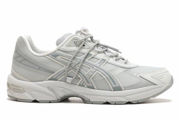アシックス「ゲル」スニーカー“リフレクター×クリアパーツ仕様”で、アトモス・韓国発オホスとコラボ
