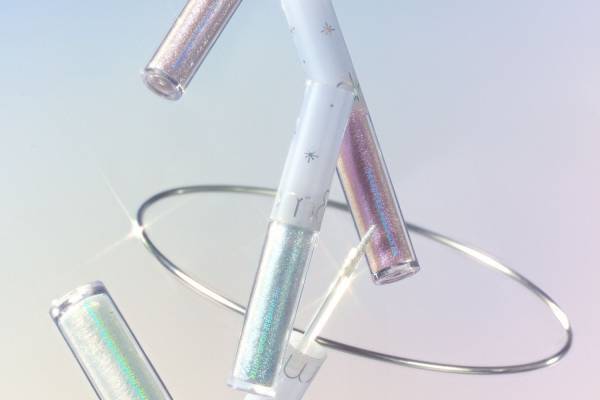 ロムアンド23年冬コスメ、グリッター煌めくリキッドアイシャドウに淡い“オーロラカラー”の新4色