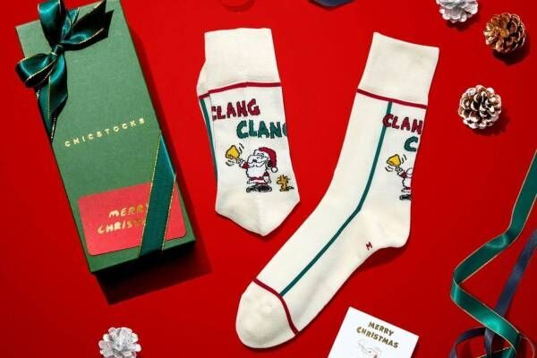 シックストックス「ピーナッツ」クリスマス靴下、ベルを鳴らすサンタ姿のスヌーピー柄