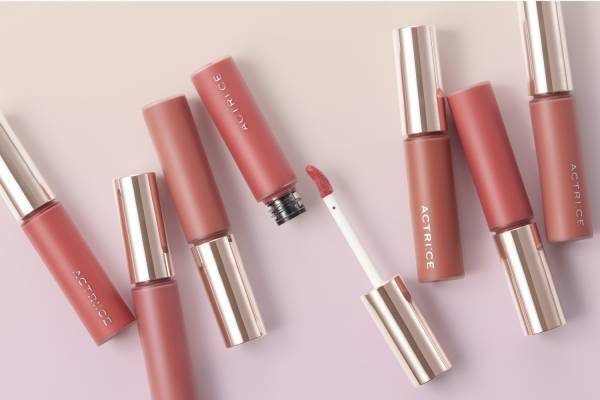 ノエビア24年春コスメ、“濃密セミマット”唇を叶えるリキッドリップ＆パール煌めく単色アイカラー