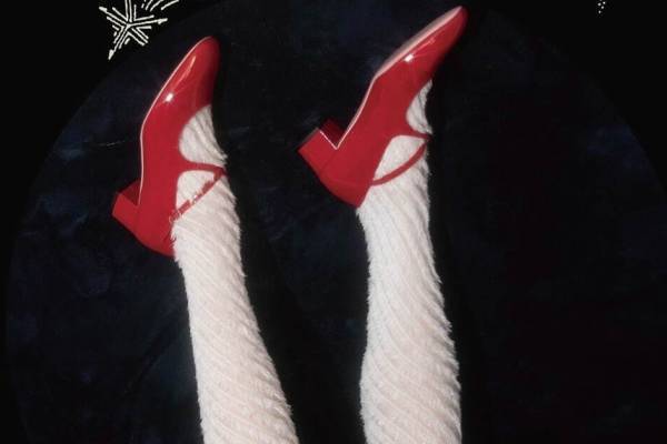 キワンダキワンダのクリスマスギフト、“ふわふわ”ラメソックス＆月を描いたハイソックス