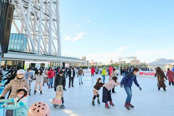 「東京スカイツリータウン アイススケートパーク」“本物の氷”の屋外スケートリンク＆ナイトスケートも