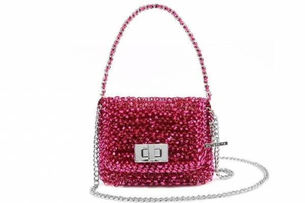 アンテプリマの23年クリスマス、“まるでアクセサリー”煌めくミニバッグやハンドル付きウォレット