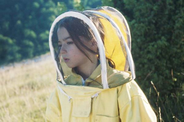 映画『ミツバチと私』“本当の自分”を探す子の葛藤＆寄り添う家族の物語、主演は9歳のソフィア・オテロ
