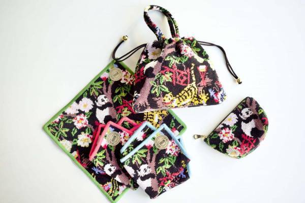 ケイタ マルヤマ“桃＆パンダ”を描いたシュニール織バッグ＆ポーチ、フェイラー×ザ トウキョウとコラボ