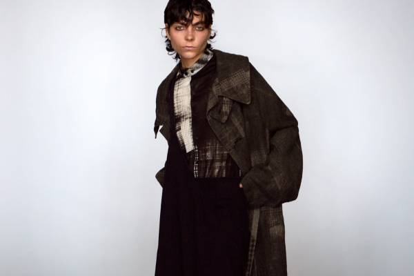 Y's 竹炭で手捺染を施した“チェック×千鳥格子柄”の麻コートや手編みのニットドレス