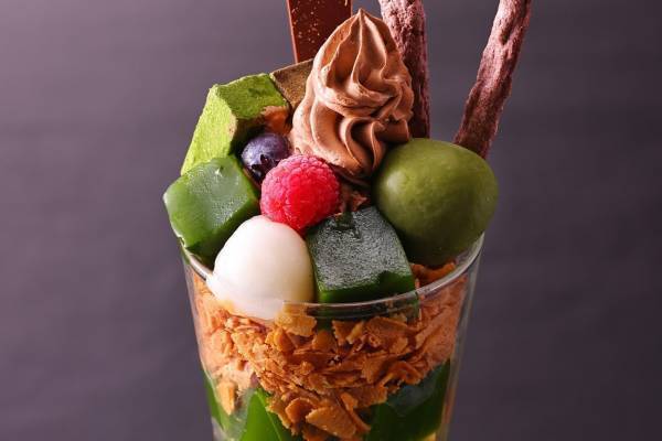 伊藤久右衛門「抹茶チョコレートパフェ」濃厚宇治抹茶＆ダークチョコ、生チョコやトリュフをトッピング