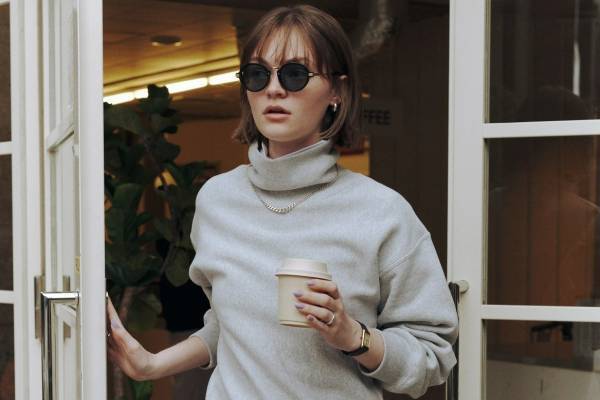 チャンピオン×ジャーナルスタンダード限定スウェット、“濃紺”タートルネックやジップパーカ―