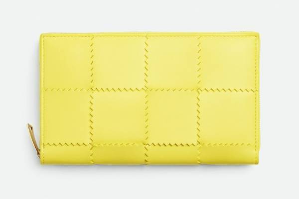 ボッテガ・ヴェネタのウィメンズ・メンズ財布、イエロー＆グリーンの限定色「カセット」など