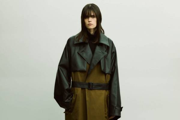 シュタインの24年春夏、コントラストカラーのロングコート＆“比翼のスナップボタン”レザーカーコート