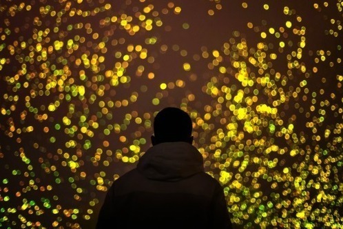 銀座メゾンエルメス前に“光の花火”「スパーク」が舞い降りる2023年冬ライトアップイベント