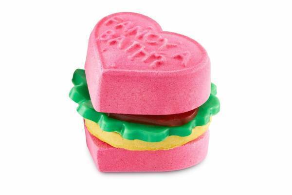 ラッシュ24年バレンタイン限定アイテム、“ハートのハンバーガー＆惚れ薬型”バスボムなど