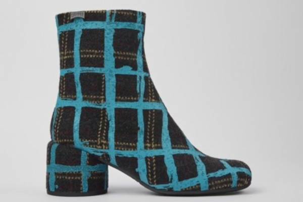 カンペール23年冬ウィメンズブーツ「ニキ」“大胆チェック柄ペイント”を施したアンクルブーツなど