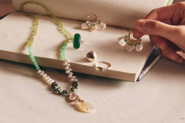 アガット24年新作「ジャポニズム」ジュエリー、“露”のような天然石リング＆扇型のパールピアスなど