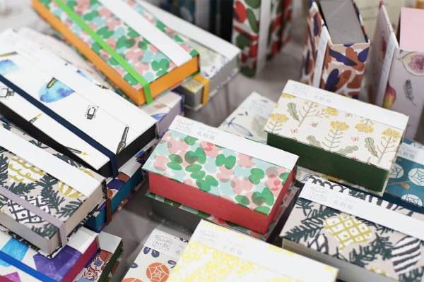 紙に特化した展示販売会「紙博 in 東京 vol.8」浅草に文具メーカーやクリエイターが集結