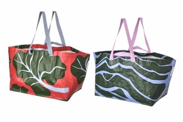 イケアとマリメッコ“北欧サウナ文化”着想、限定プリント柄のキャリーバッグ＆インテリアなど